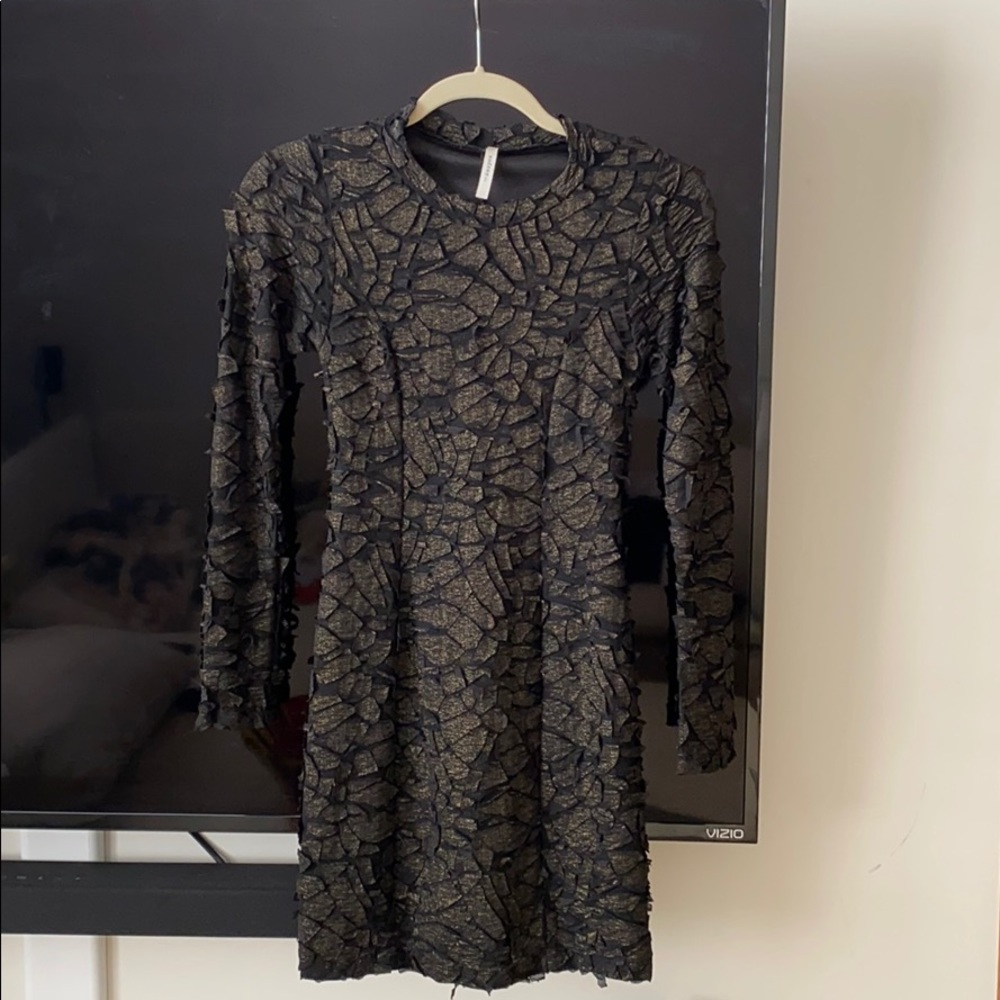 Mini dress w long sleeves